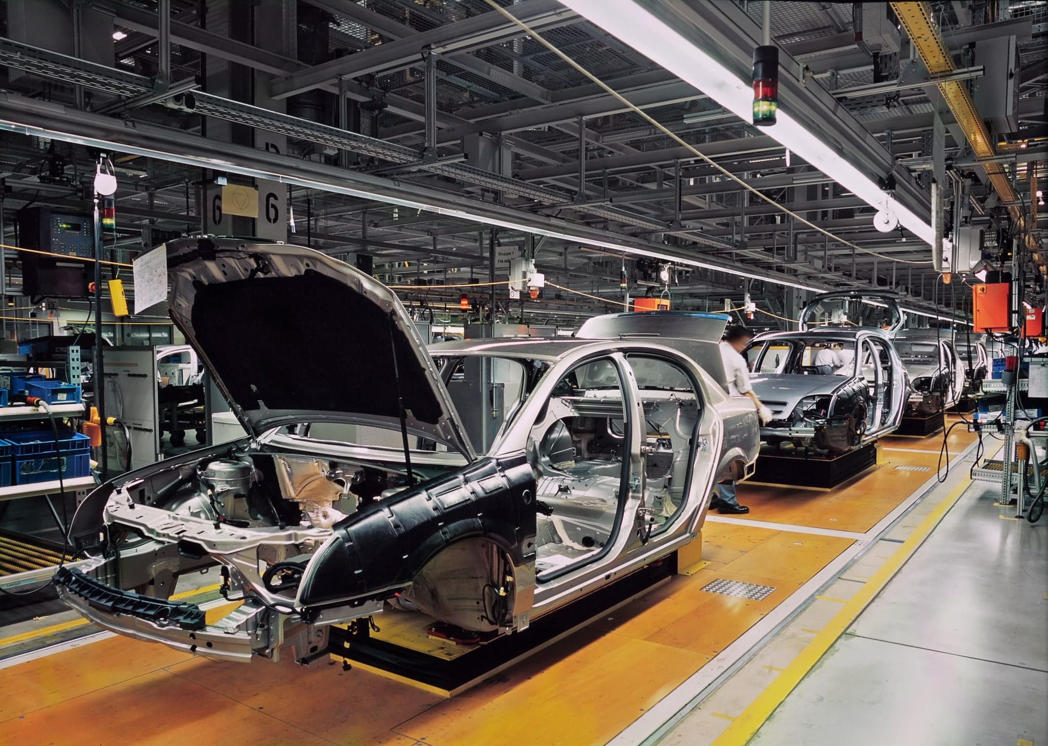 Piezas mecanizadas personalizadas para la industria de vehículos eléctricos: una guía para proveedores